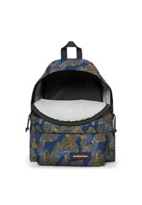 Modrý látkový batoh s listovým vzorem v žluté a oranžové. Obsahuje horní držadlo a prostorný, podšívkovaný vnitřek. Součástí je přední kapsa na zip.