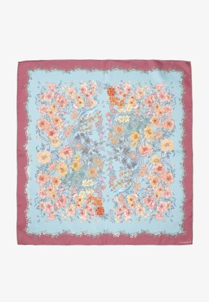 Firkantet tørklæde med lyserød kant og indviklede blomsterprint i blid lyserød, gul, orange og blå på en lyseblå baggrund.