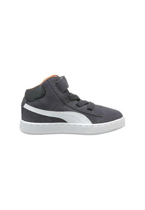 Sneaker alte grigie con tessuto texturizzato, design con strisce bianche, cinturino regolabile in Velcro e suola in gomma. Accentuate all'interno da un colore arancione.