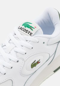 Lacoste LINETRACK - Tenisice - white/green