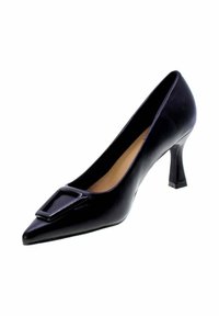 Décolleté nera in pelle verniciata con punta affilata, dettaglio a fibbia quadrata sulla tomaia e tacco a stiletto dalle forme uniche.