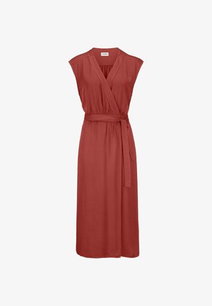 Mouwloze midi-jurk in roestbruin met V-hals, overslag aan de voorkant en een bijpassende stoffen riem gestrikt in de taille.