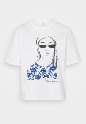 Valge T-särk, millel on must joonistus naise näost päikeseprillidega, kaunistatud siniste lillemotiividega ja tekstiga "Moe suunas".