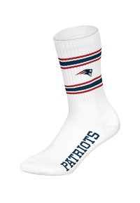 Weiße Sportsocke mit roten und marineblauen Streifen, mit einem Patriots-Logo und dem Schriftzug "PATRIOTS" in Marineblau an der Seite.