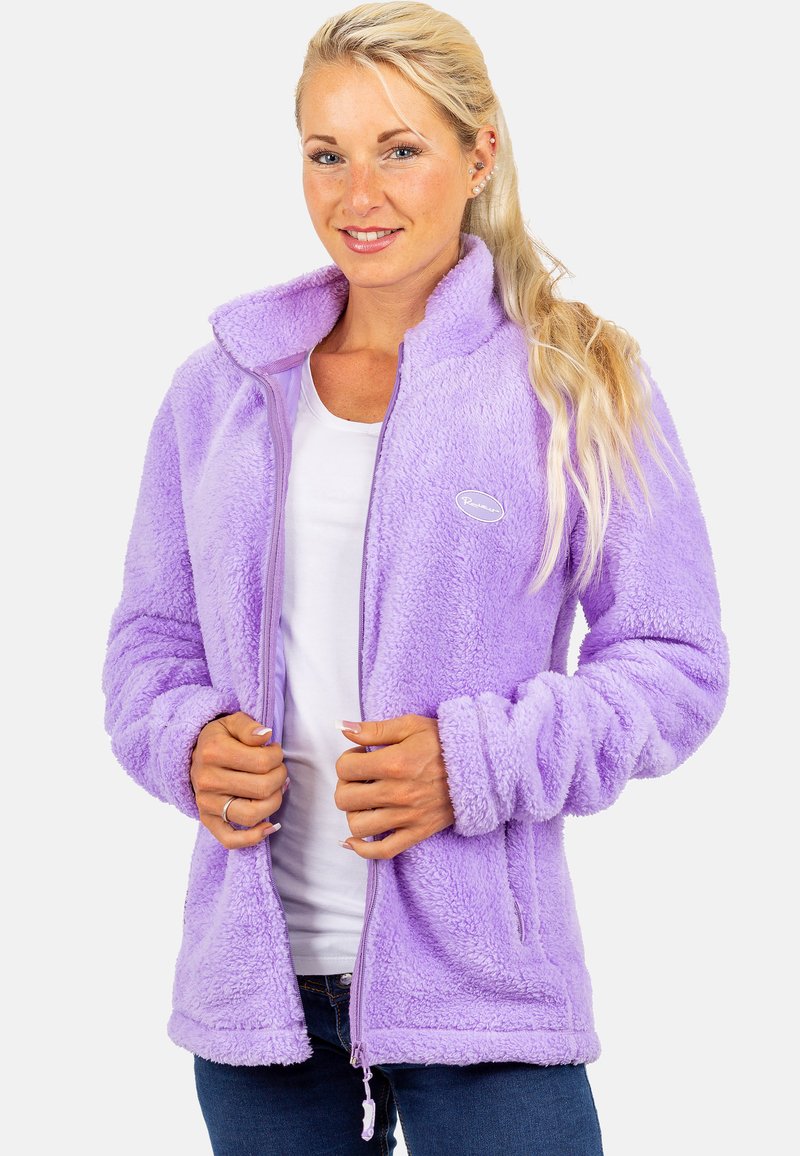 Veste en polaire lilas clair avec un col haut, fermeture éclair sur le devant et deux poches latérales. Présente une texture douce et un détail de logo brodé.