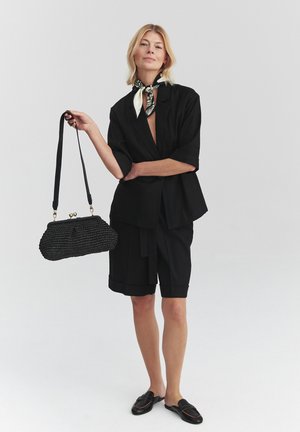TATUUM, ARTICLE TAG: BAG - ARTICLE NAME: LEILLA - Ülerinna-kott - black