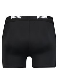 Schwarze sportliche Shorts mit glatter Textur, ausgestattet mit einem elastischen Bund, der das "PUMA"-Logo in Weiß trägt. Entworfen für Komfort und Flexibilität.