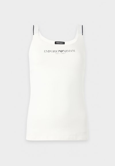 Λευκό αμάνικο τοπ Emporio Armani με μαύρο λογότυπο και έμβλημα τυπωμένα στο κέντρο μπροστά.