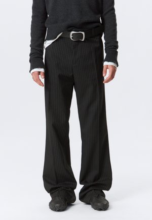 - Spodnie garniturowe