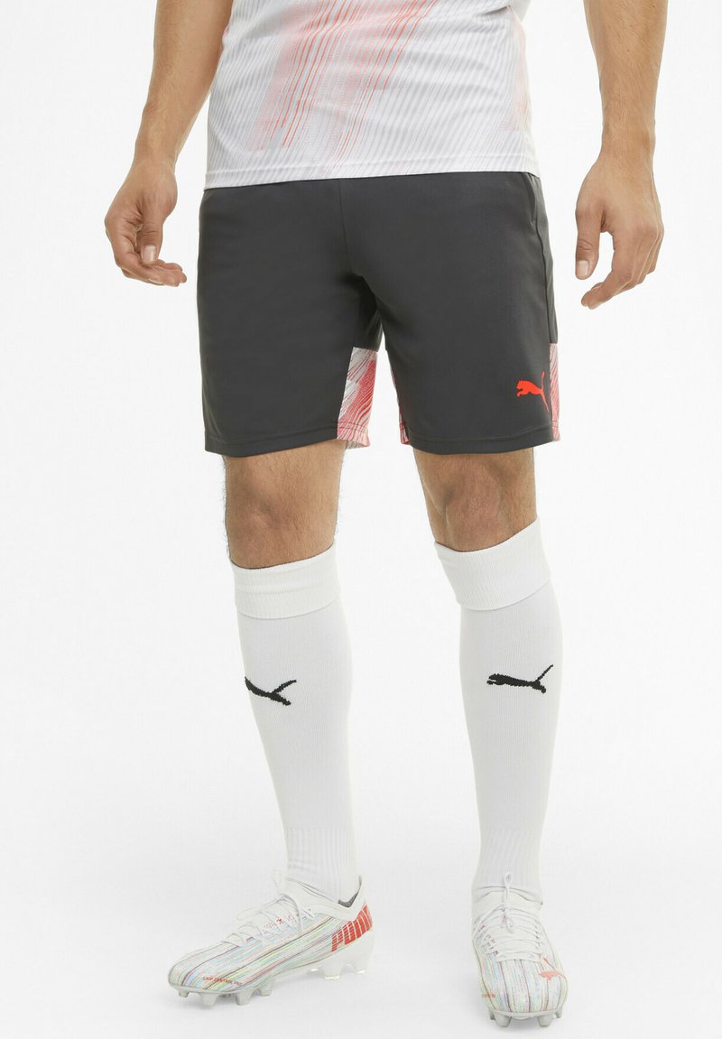 Puma INDIVIDUAL SHORTS - Kurze Sporthose - asphalt-red blast