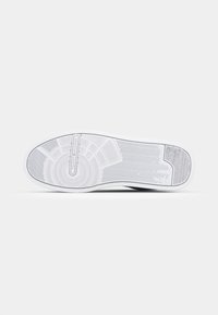Thumbnail Image 8