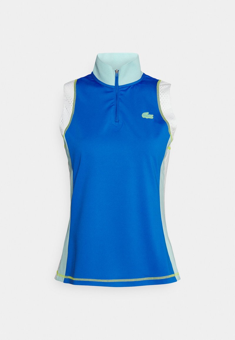 Haut de sport sans manches en bleu vif avec un col haut et une demi-fermeture éclair. Présente des côtés en mesh blanc et des accents verts. Logo Lacoste affiché.