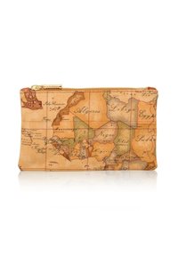 Astuccio marrone con zip caratterizzato da un design di una mappa del mondo vintage. Realizzato in materiale testurizzato con accenti in oro e nomi geografici.