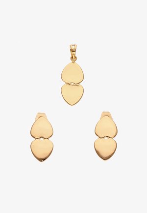 Zestaw biżuterii w złotym odcieniu z dwoma pionowo połączonymi elementami w kształcie serca, składający się z wisiorka i pasujących kolczyków na sztyftach.