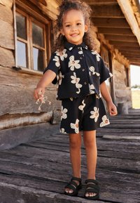 Next SHORT SLEEVE SET - REGULAR FIT - Kratke hlače - black  white flowers