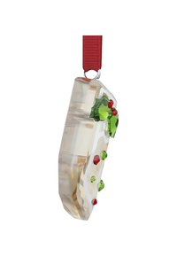 Przezroczysta kryształowa ozdoba w kształcie stylizowanego buta, z czerwono-zielonymi dekoracjami i czerwoną zawieszką u góry.