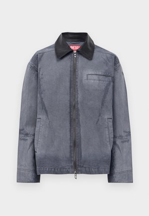 Grijze zip-up jas met zwarte leren kraag, twee zijzakken en een borstzak, gelabeld met een rode Diesel-tag in de kraag.