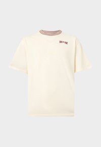 Κρεμ βαμβακερό t-shirt με κοντά μανίκια, που διαθέτει v-λαιμόκοψη και γιακά με μπορντό ρίγες. Το "HOUSE OF SUNNY" κεντημένο με μπορντό στο στήθος.