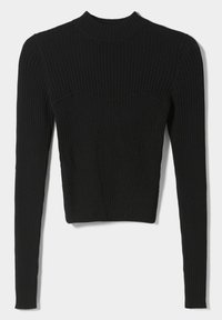 Černý žebrovaný svetr s dlouhým rukávem a vysokým límcem s propracovaným texturovaným vzorem. Krátký střih s přiléhavými rukávy.