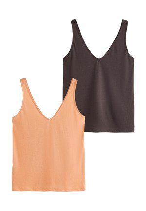 Due canotte smanicate con scollo a V, una pesca chiaro e una marrone scuro, esposte una accanto all'altra su sfondo bianco.