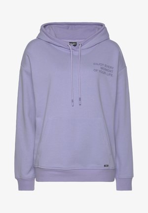 Lavender Kapuzenpullover mit einer vorderen Tasche, Kordeln und einem Druck, der "GENIESSE JEDEN MOMENT DEINES LEBENS" in dunklerer Schrift liest.