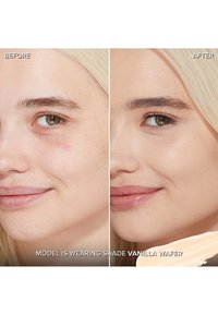 Vorher-Nachher-Vergleich, der den Teint eines Modells zeigt. Die linke Seite zeigt sichtbare Unreinheiten; die rechte Seite zeigt einen glatten, ebenmäßigen Hautton.