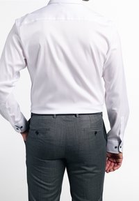 Eterna Kostymskjorta - white