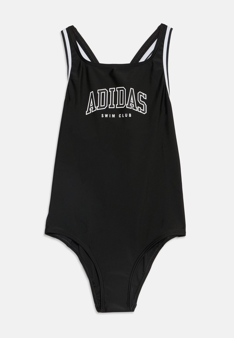 Maillot de bain une pièce noir Adidas avec texte blanc "ADIDAS Swim Club" et bretelles doubles avec des bandes blanches.
