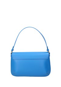 Sac à main en cuir bleu de forme rectangulaire, avec une fine bandoulière et une texture lisse. Présente des coutures minimales et un détail de fermeture subtil.