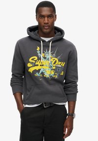 Superdry & Co NEW YORK VINTAGE LOGO GRAPHIC - Jersey con capucha - blackboard