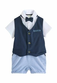Jūras spēku bezdžemperis ar trim pogām un izšūtu vārdu "BAKER", balta īsām piedurknēm krekliņš un gaiši zilas šortas. Ietver atbilstošu tauriņu.