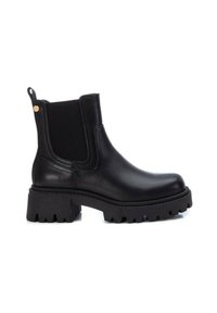 Stivaletto Chelsea in pelle nera con pannelli elasticizzati sui lati, suola in gomma spessa e linguetta per indossarlo, caratterizzato da una finitura liscia e un robusto motivo di battistrada.