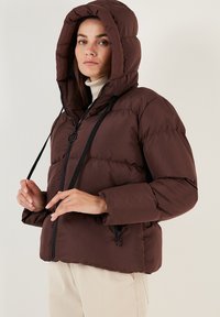 LELA REGULAR FIT - Žieminė striukė - brown