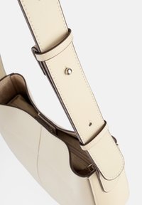 L37 Cross body bag - offwhite