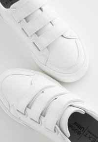 Next FASTENING FIT - Boty se suchým zipem - white