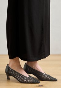 Decolleté - black