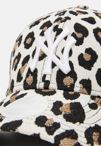 New Era FEMALE LEOPARD 9FORTY® - Kšiltovka - black