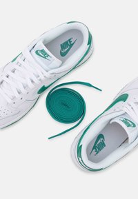 Nike Sportswear DUNK - Sapatilhas - white/green noise
