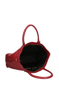 Rode leren tote bag met getextureerd exterieur, dubbele handvatten, ritssluiting en zwarte stoffen voering. Het interieur heeft een vak en een rits.