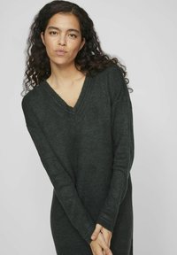 VILA Stickad klänning - scarab