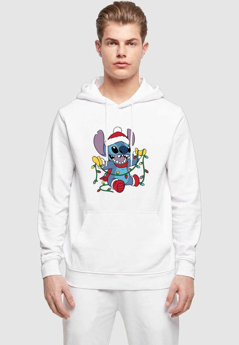 Felpa bianca con cappuccio che presenta una grafica colorata di un personaggio dei cartoni animati con un cappello da Babbo Natale, circondato da luci di Natale e decorazioni.