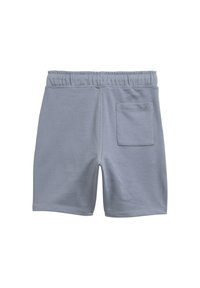 Pantalones cortos de algodón gris con cinturilla elástica, que cuentan con un bolsillo trasero y una textura suave. Diseño sencillo sin patrones visibles.