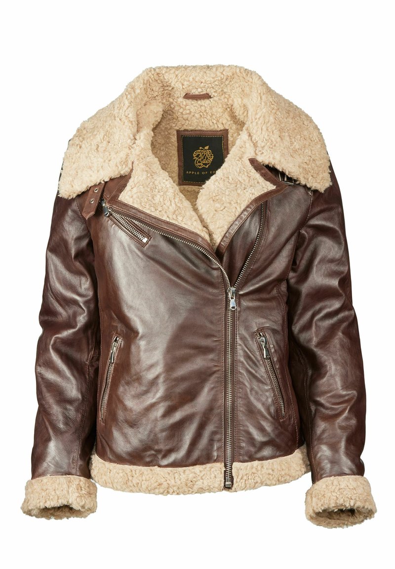 Veste en cuir marron avec un col et des poignets en shearling. Dotée d'une fermeture éclair asymétrique et de deux poches avant. Texture douce et doublure chaude.