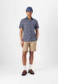 Tommy Hilfiger BROOKLYN - Short - camel