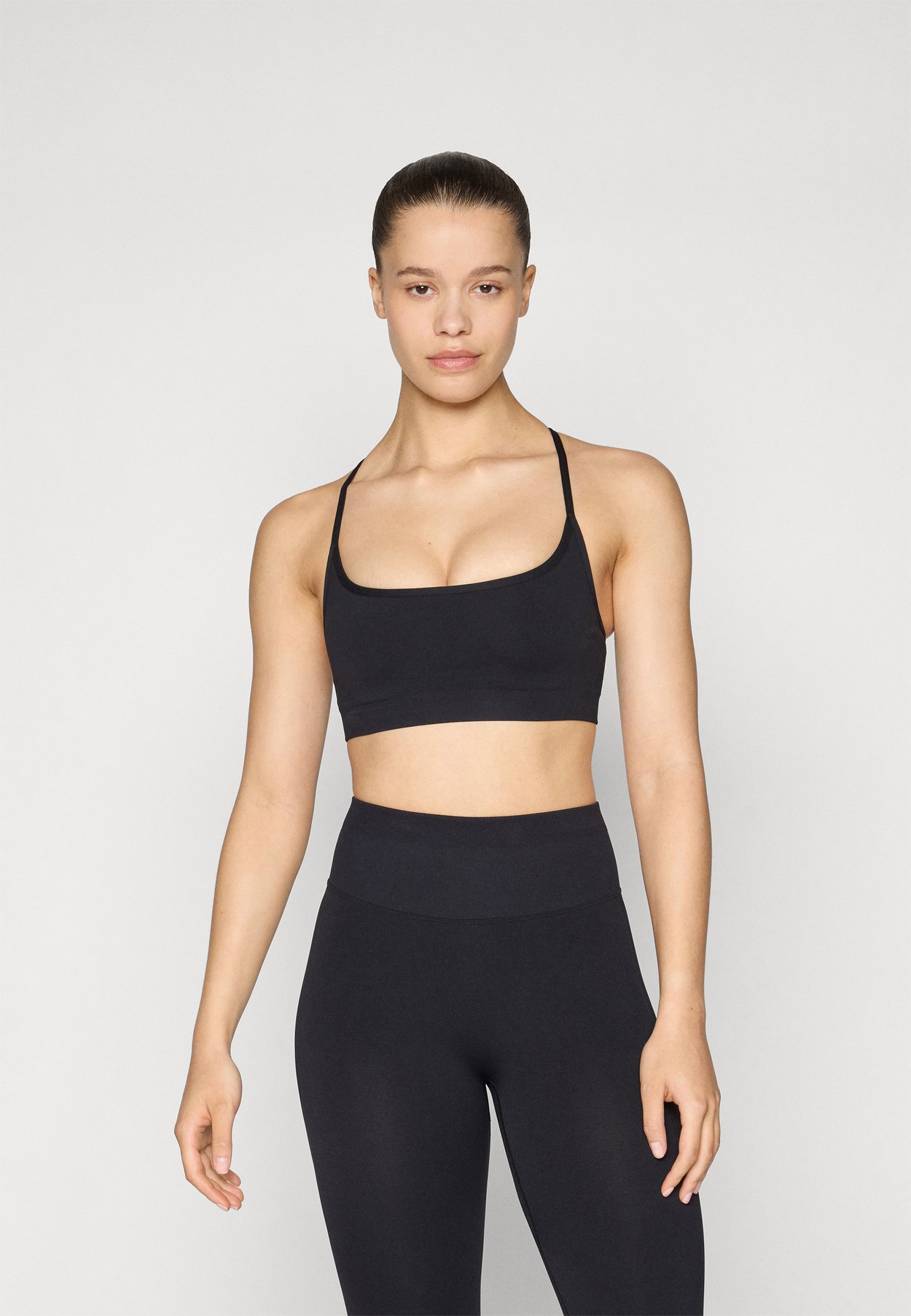 SLEEK SEAMLESS STRAPPY LOW IMPACT BRA