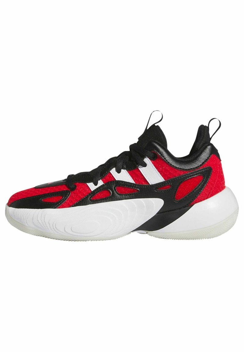 Scarpa atletica rossa e nera con tomaia texture, suola intermedia bianca liscia e design ritagliato. Presenta lacci piatti e linguette sul tallone.