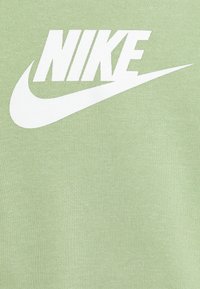 Nike Sportswear CLUB - Luvtröja - honeydew/white