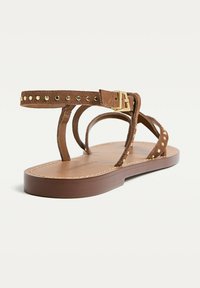 Stradivarius WITH STUDS - Sandaler m/ tåsplit - brown
