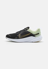 Nike Performance - QUEST 5 - Neitrāli skriešanas apavi - olive aura/bronzine/black/white Miniatūras attēls 1