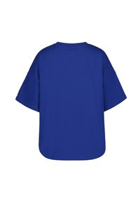 T-shirt en coton bleu avec un col rond, des manches courtes et une coupe décontractée. Texture lisse sans motifs ni accents visibles.